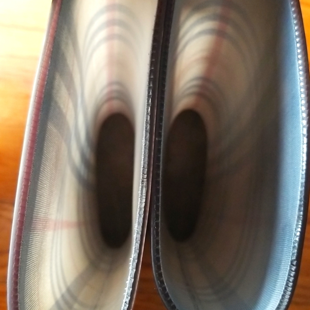 BURBERRY RAIN BOOTS 🌧 - Picture 7 of 9